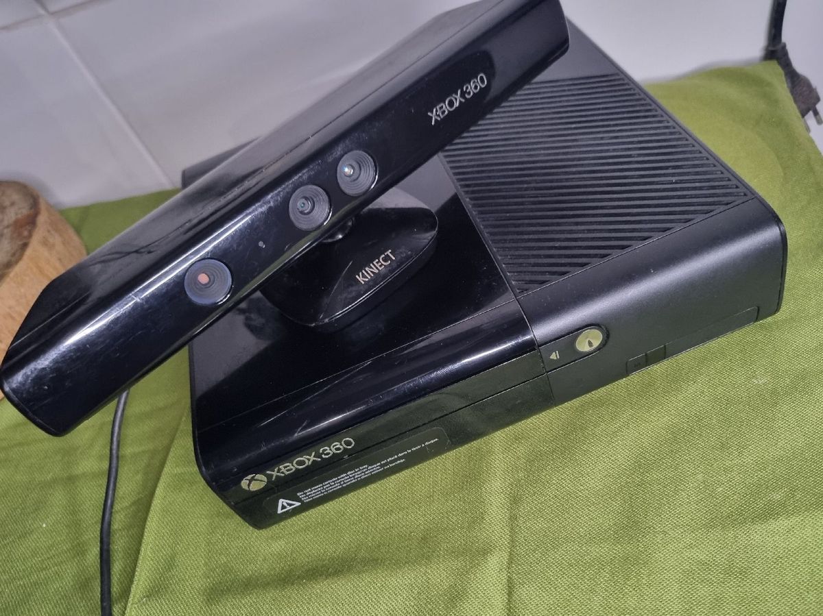 Xbox 360 Slim, Fonte Original Bivolt, com Kinect e Dois Controles. |  Console de Videogame Xbox 360 Usado 77596901 | enjoei