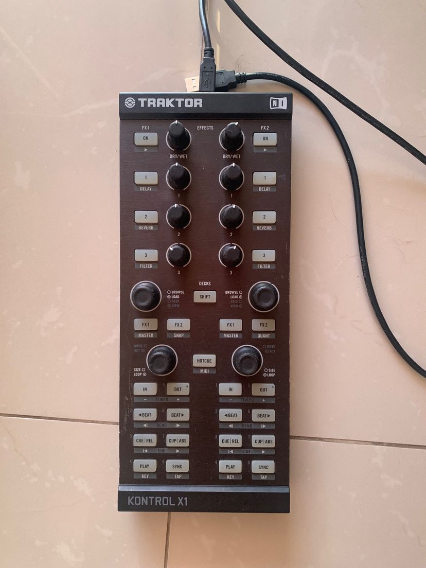 Controladora Traktor | Item de Música Traktor X1 Usado 83072205 | enjoei
