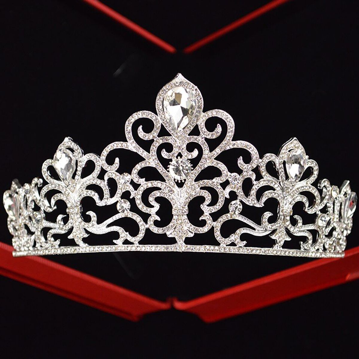 Coroa Tiara Flor de Lis Produto p/ Cabelos Feminino Maison Noiva