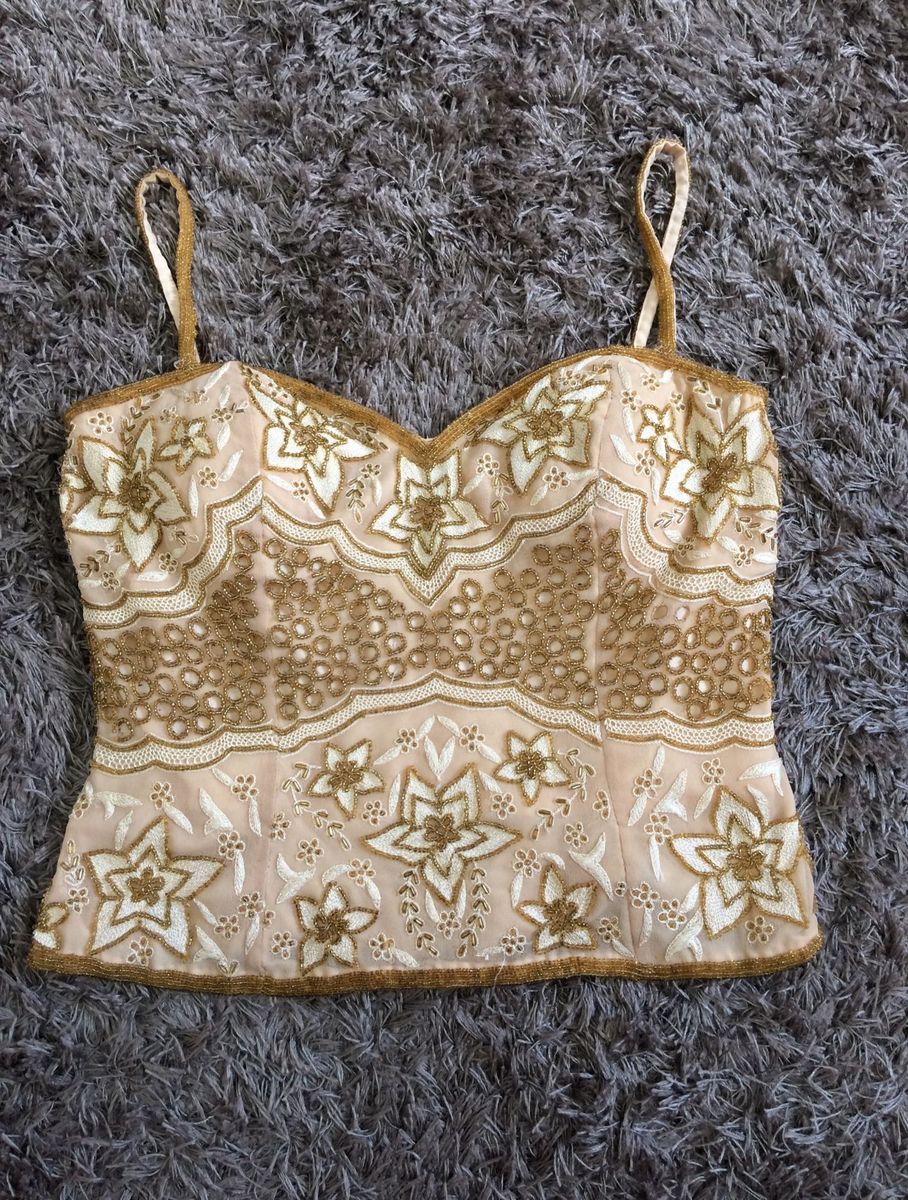 corpete bordado com pedras
