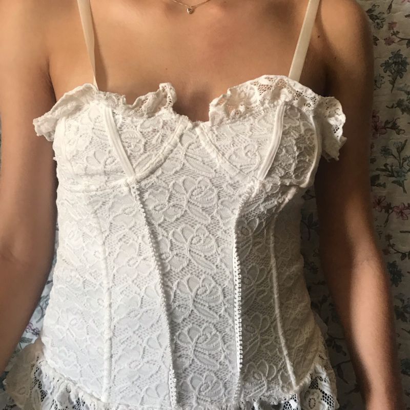 https://photos.enjoei.com.br/corset-branco-coquette-75009954/800x800/czM6Ly9waG90b3MuZW5qb2VpLmNvbS5ici9wcm9kdWN0cy8yNjE5Njg4Mi9kODk2MmI2NTA4ODY0MzUzYmVkYzc2NjQ3NzJiNmJjMi5qcGc