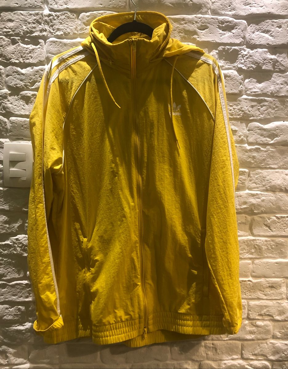 corta vento masculino amarelo