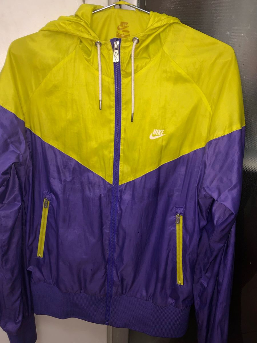 corta vento nike roxo