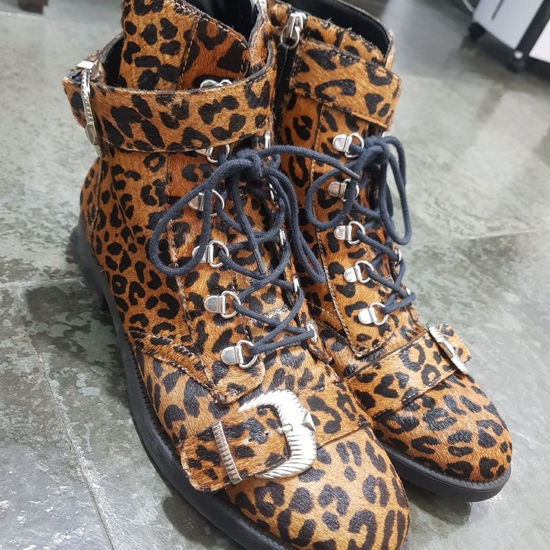 Coturno animal print store schutz