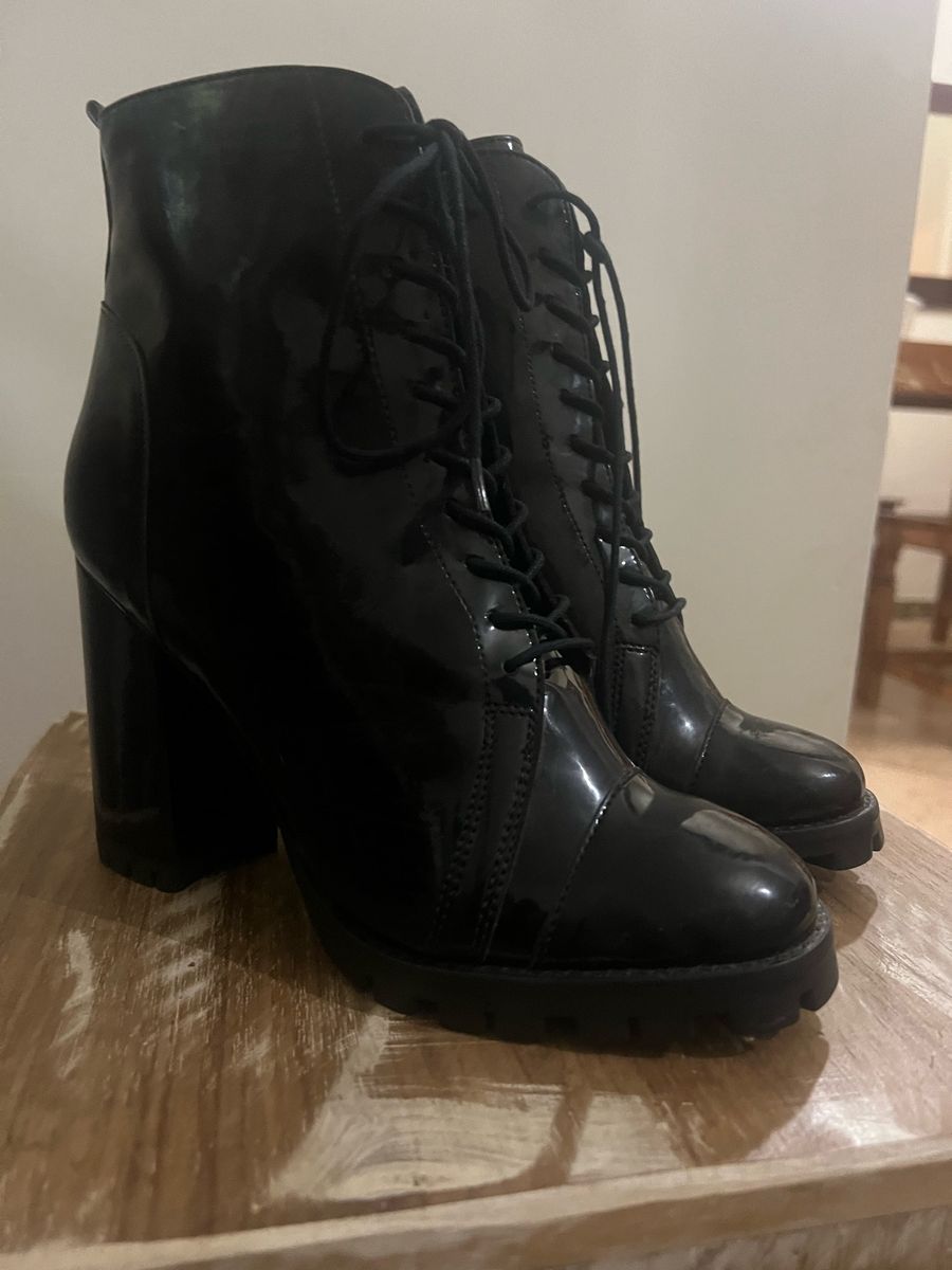 Coturno store arezzo verniz