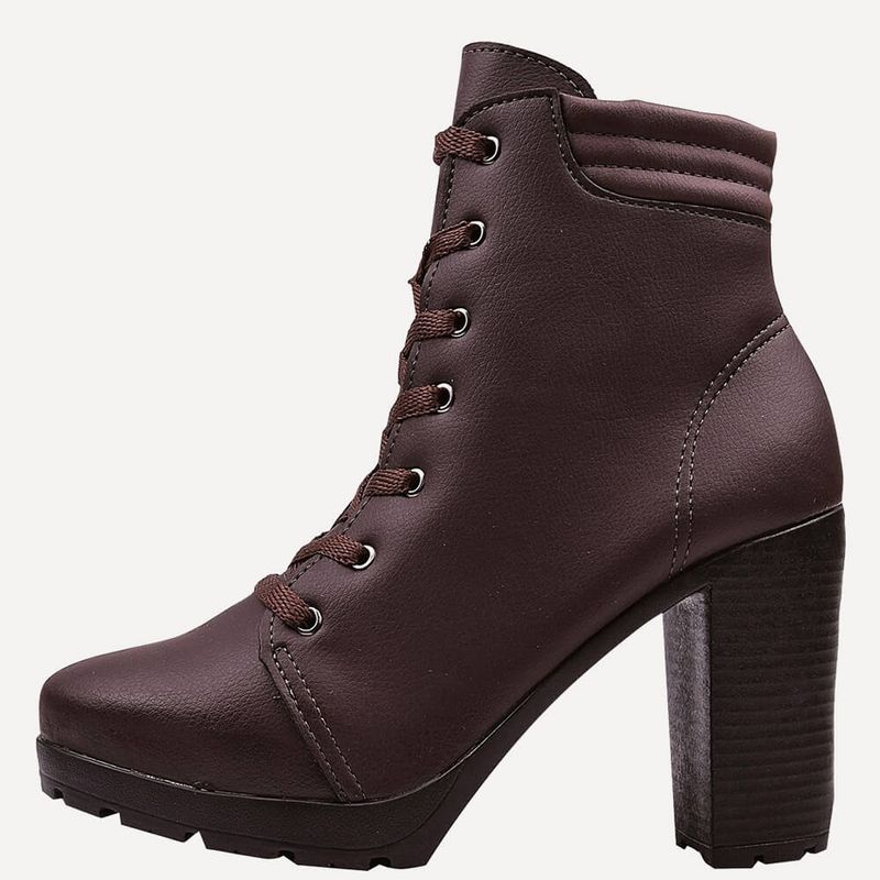 Bota chiquiteira cano hot sale curto salto grosso