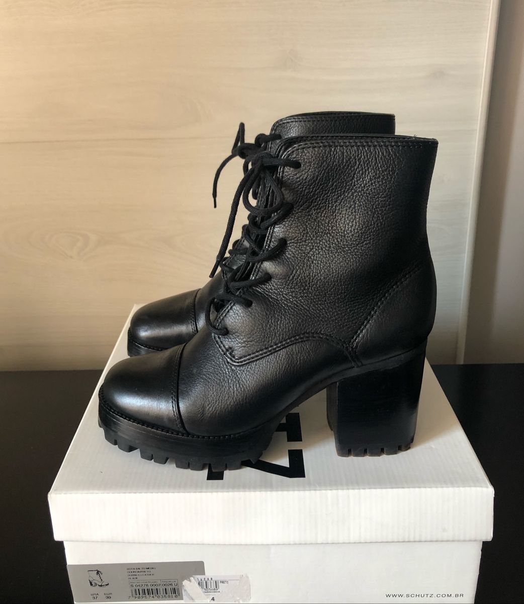 coturno preto feminino schutz