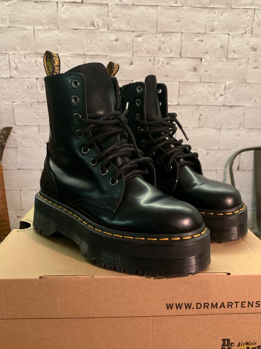 coturno dr martens usado