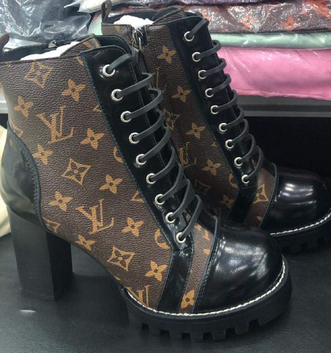 Bota Louis Vuitton Original Wonderland Couro Monograma Preta Feminina