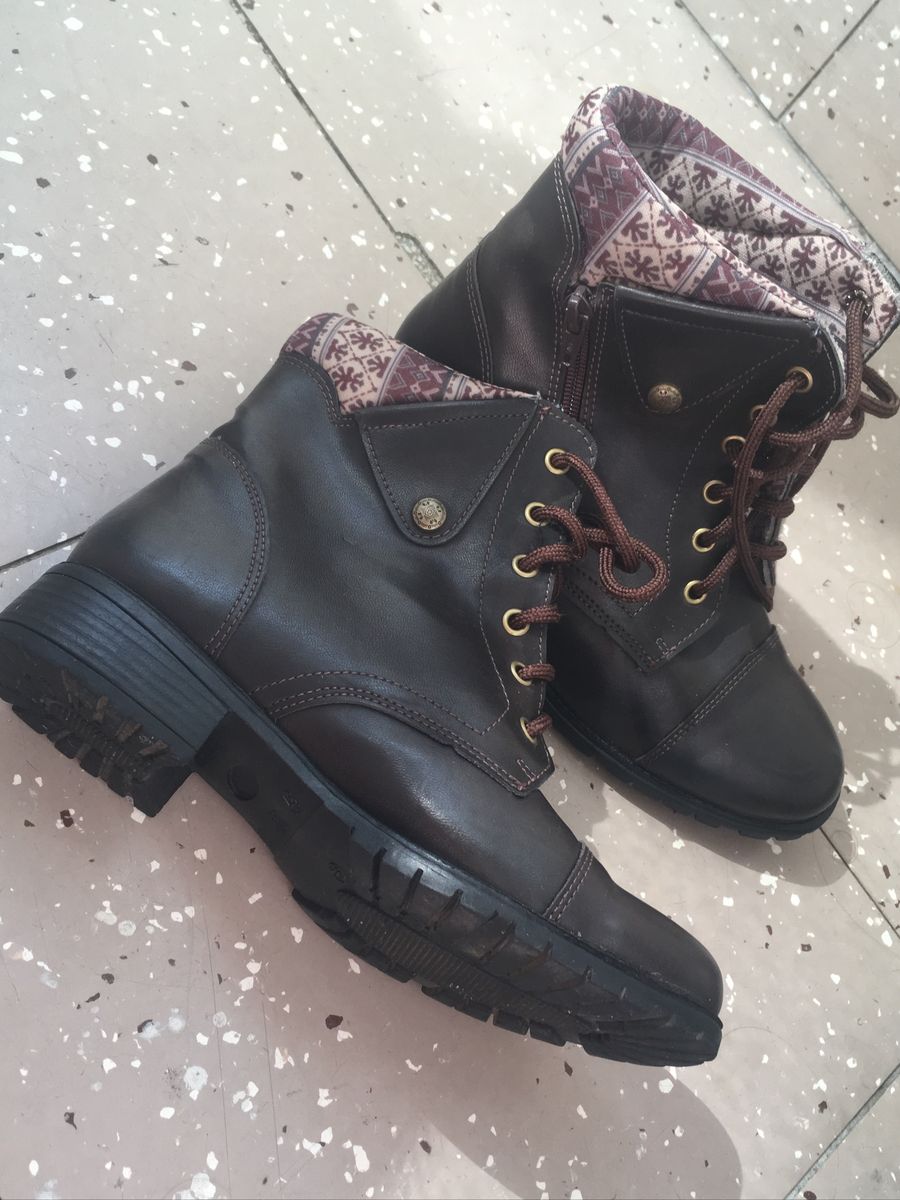 coturno mega boots