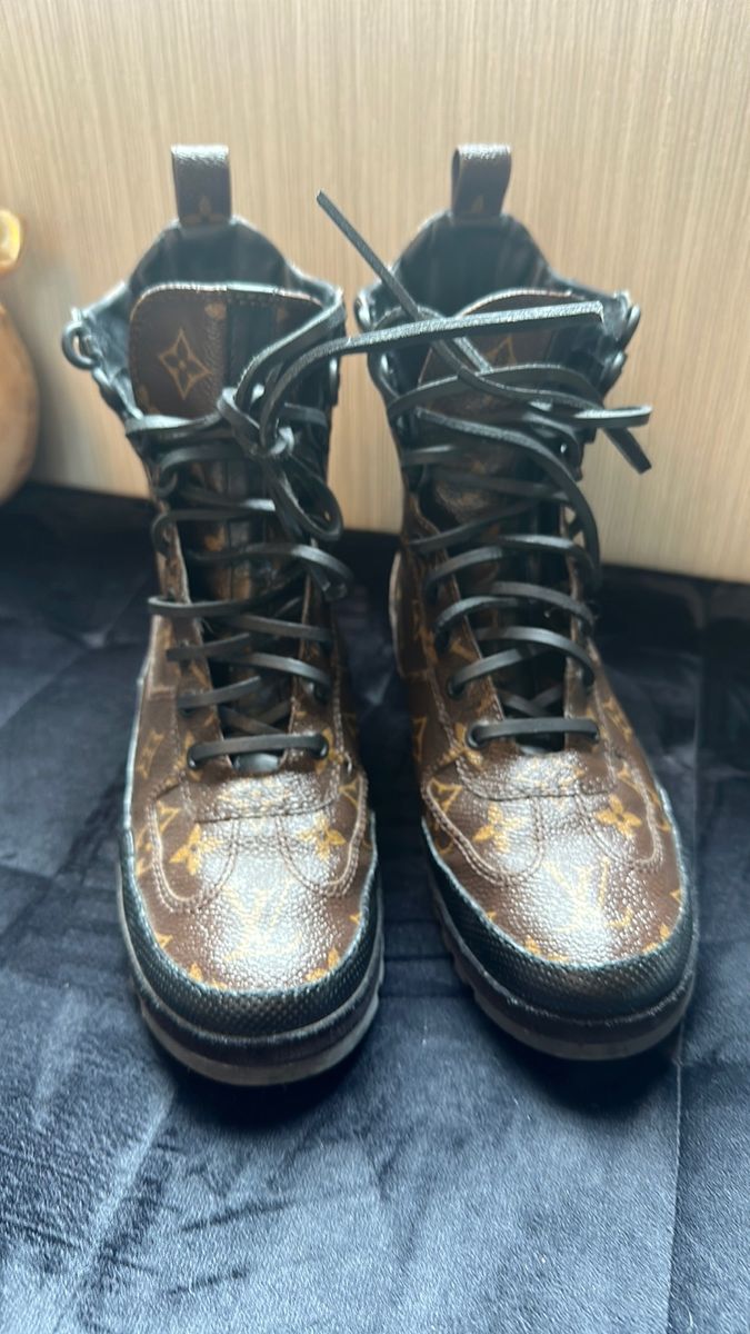 Coturno Monograma Louis Vuitton, Bota Feminina Louis Vuitton Usado  89986152