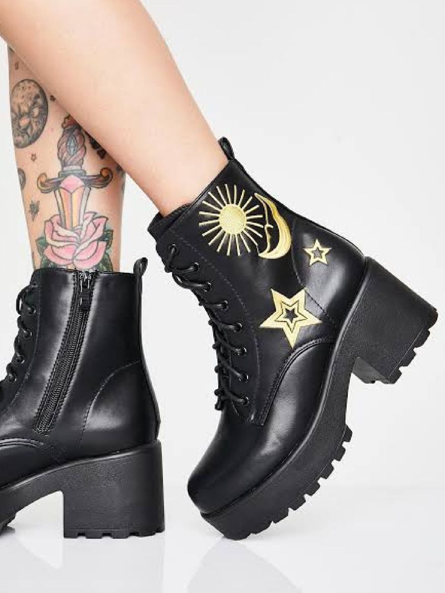 Coturno Novo Original da Dollskill Dollskill Bota Bota Feminina