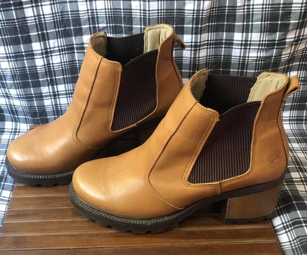 bota chelsea pegada