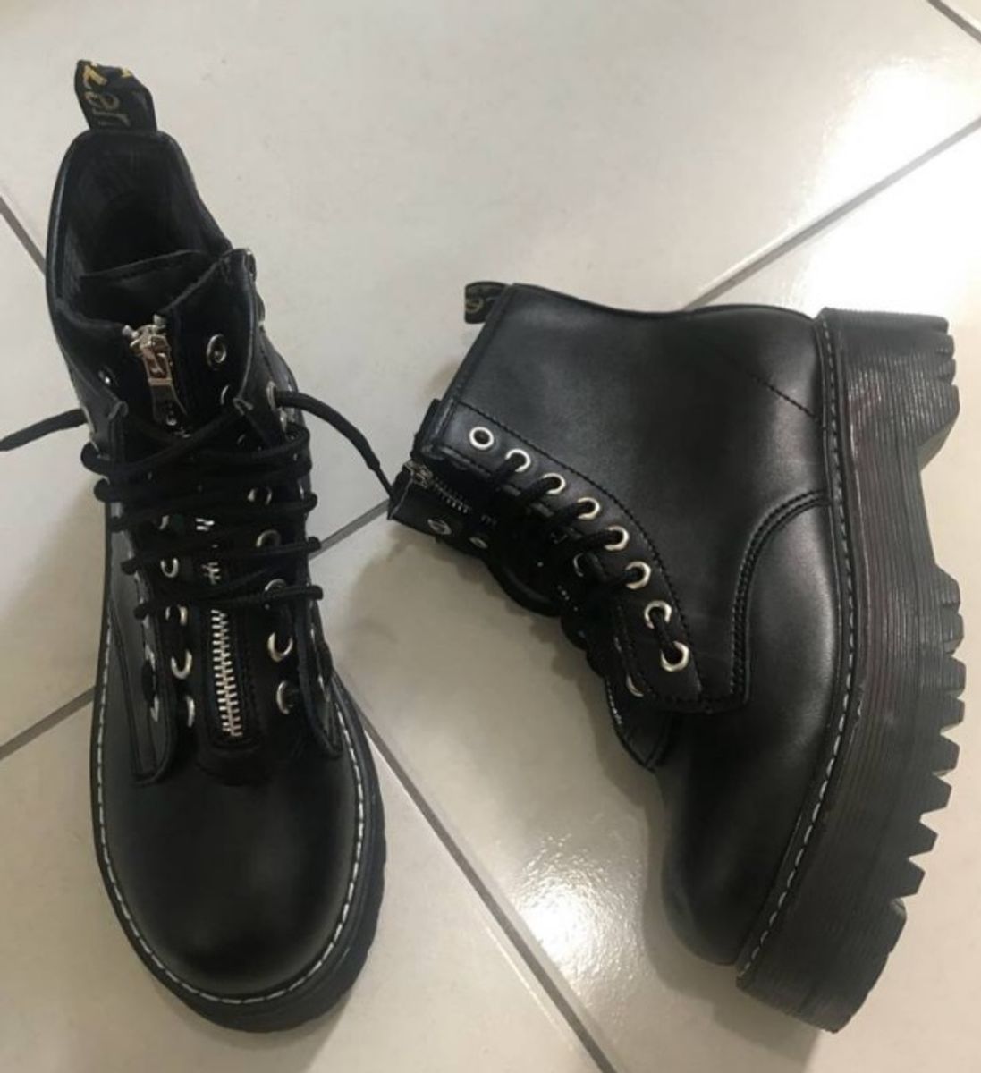 coturno preto plataforma