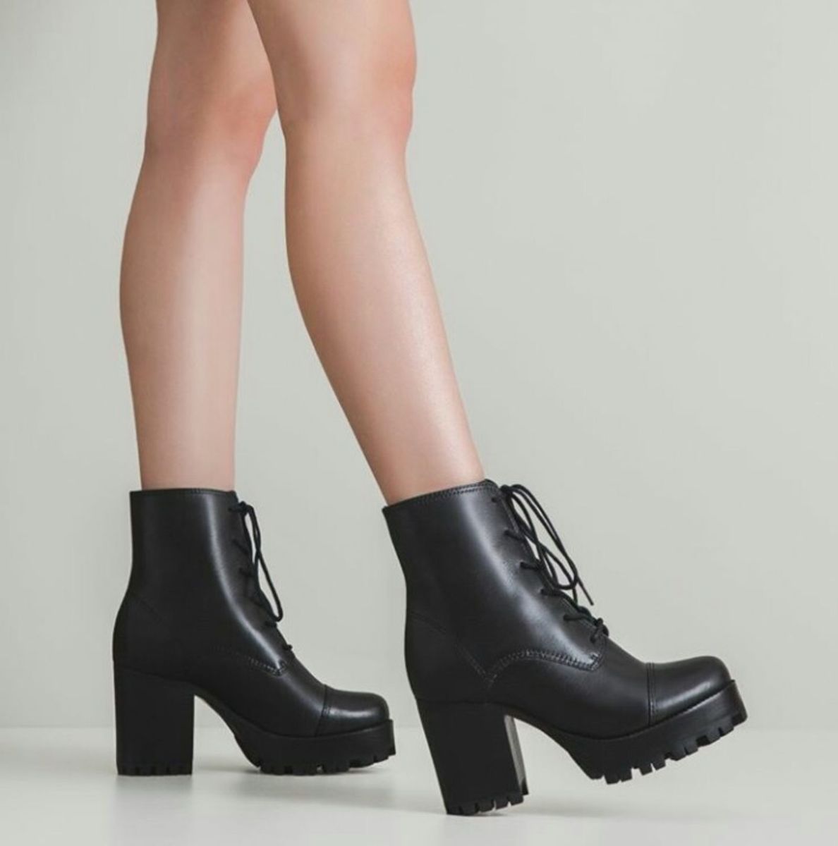 coturno preto feminino schutz