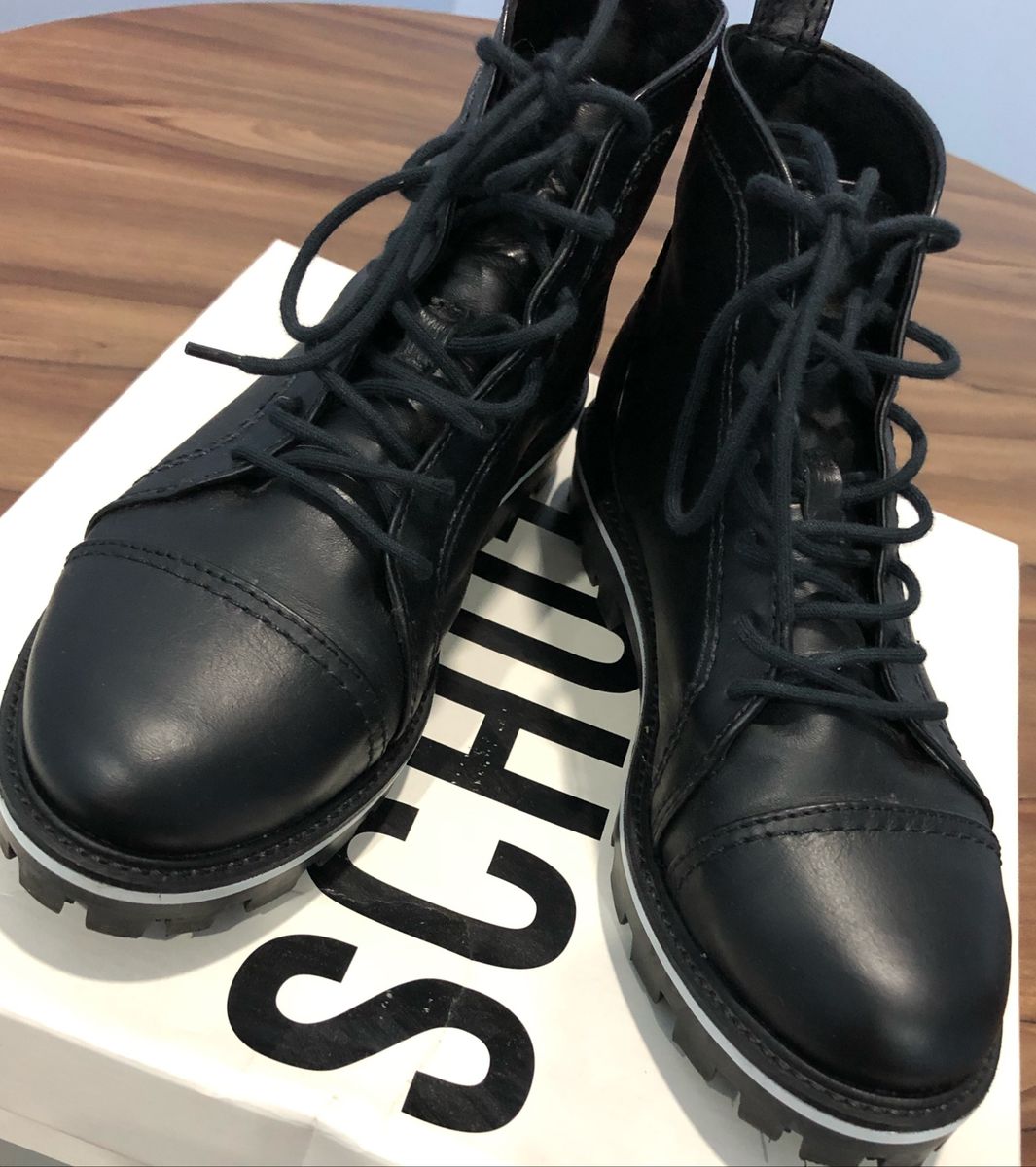 schutz coturno