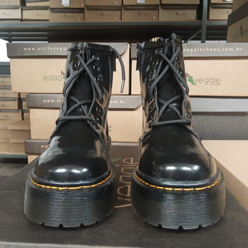 Coturno Tratorado Inglês Estilo Veggie Verniz Preto Bota Feminina Estilo  Veggie Shoes Nunca Usado 93394664 enjoei