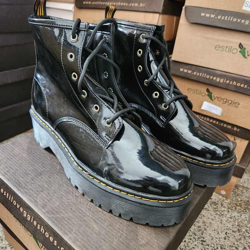 Coturno Tratorado Inglês Estilo Veggie Cano Mid Verniz Preto Bota  Feminina Estilo Veggie Shoes Nunca Usado 94669045 enjoei