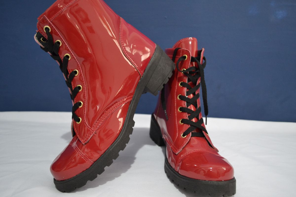 coturno vermelho