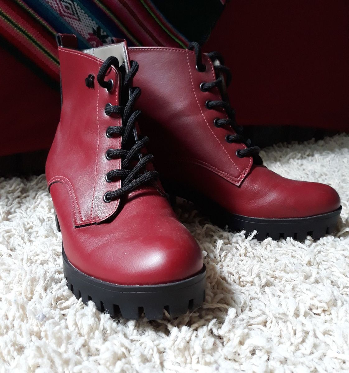 bota coturno via marte vermelha