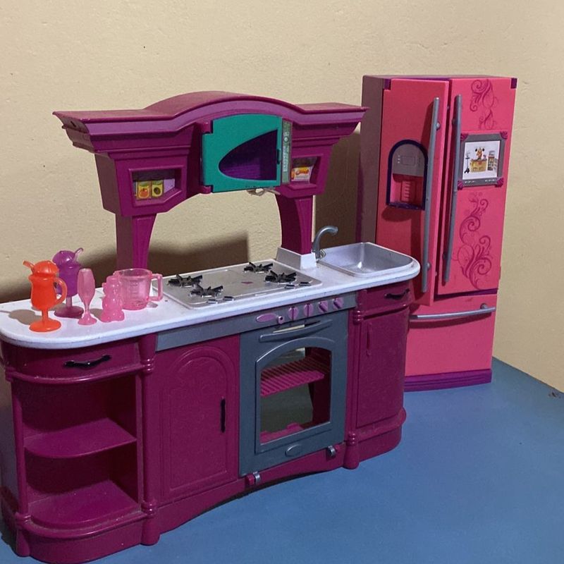 Comprinhas da Barbie Tour Pela Nova Cozinha Review Geladeira e Fogão 