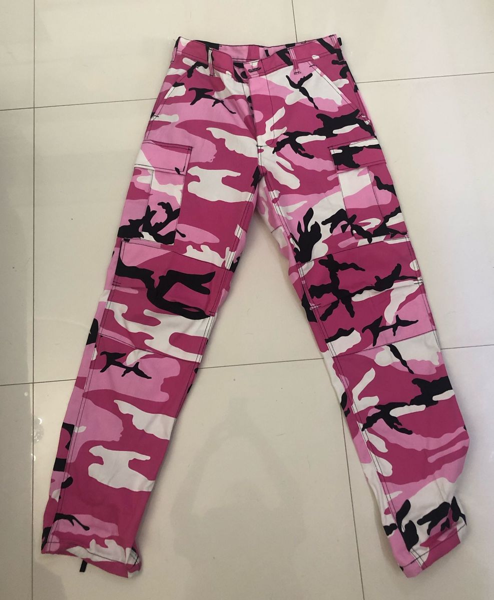 calça cargo camuflada rosa