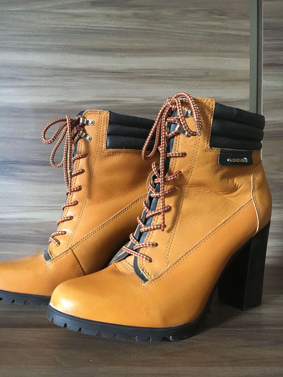 bota cano curto cravo e canela caramelo