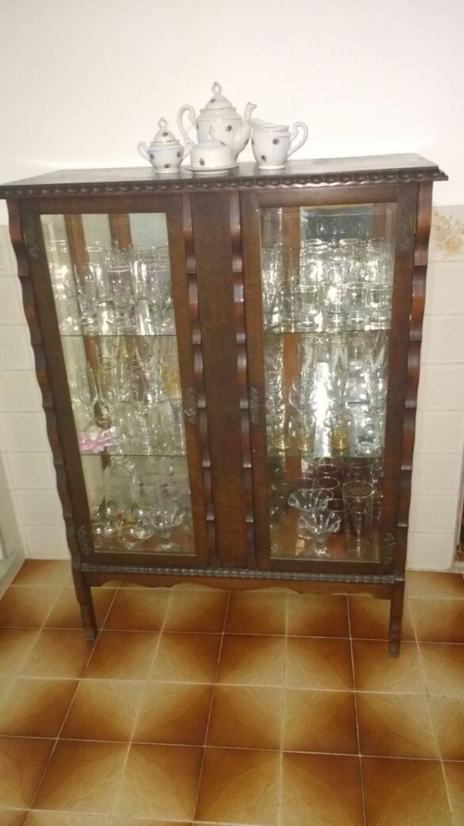 Cristaleira Antiga (100 Anos) Madeira de Lei | Móvel de Antiquário