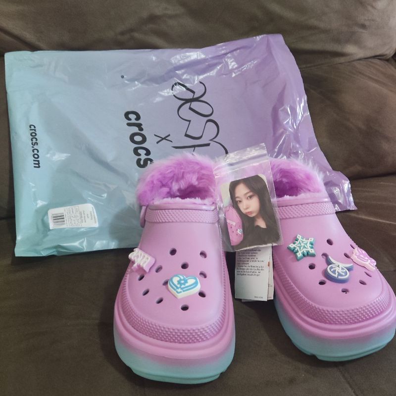 Crocs Aespa com Photocard Giselle | Sandália Feminina Crocs Nunca