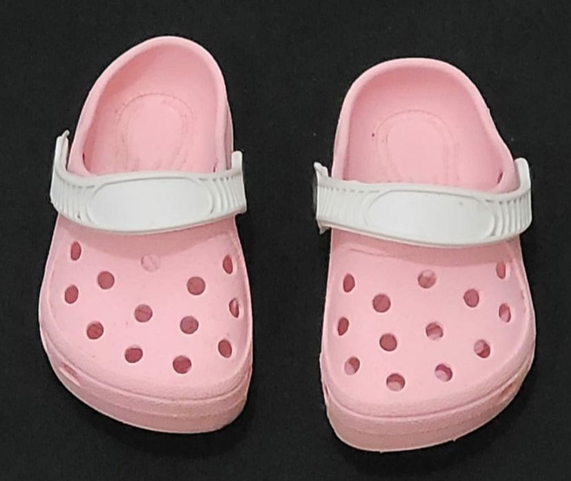 Crocs Bebê Menina Rosa e Branco Tamanho 19 | Calçado Infantil para Bebê  Crocs Usado 84950526 | enjoei
