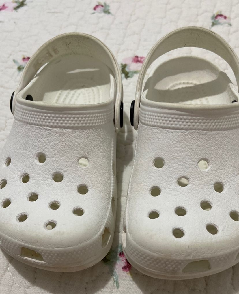 Crocs Branco Infantil Usado | Calçado Infantil para Meninos Crocs Usado  79007912 | enjoei