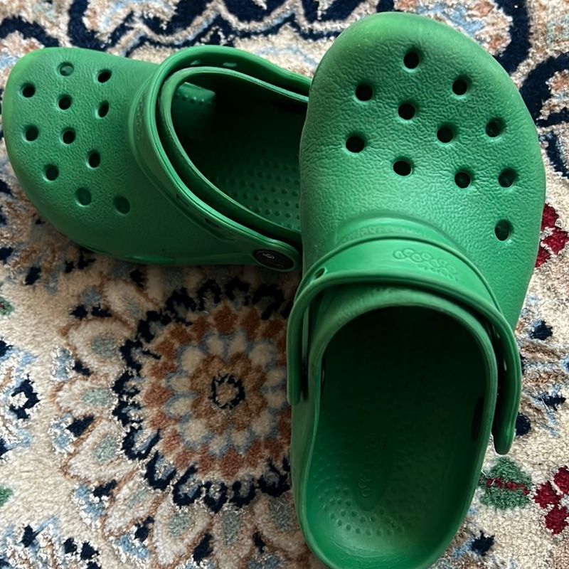 C12 discount 13 crocs