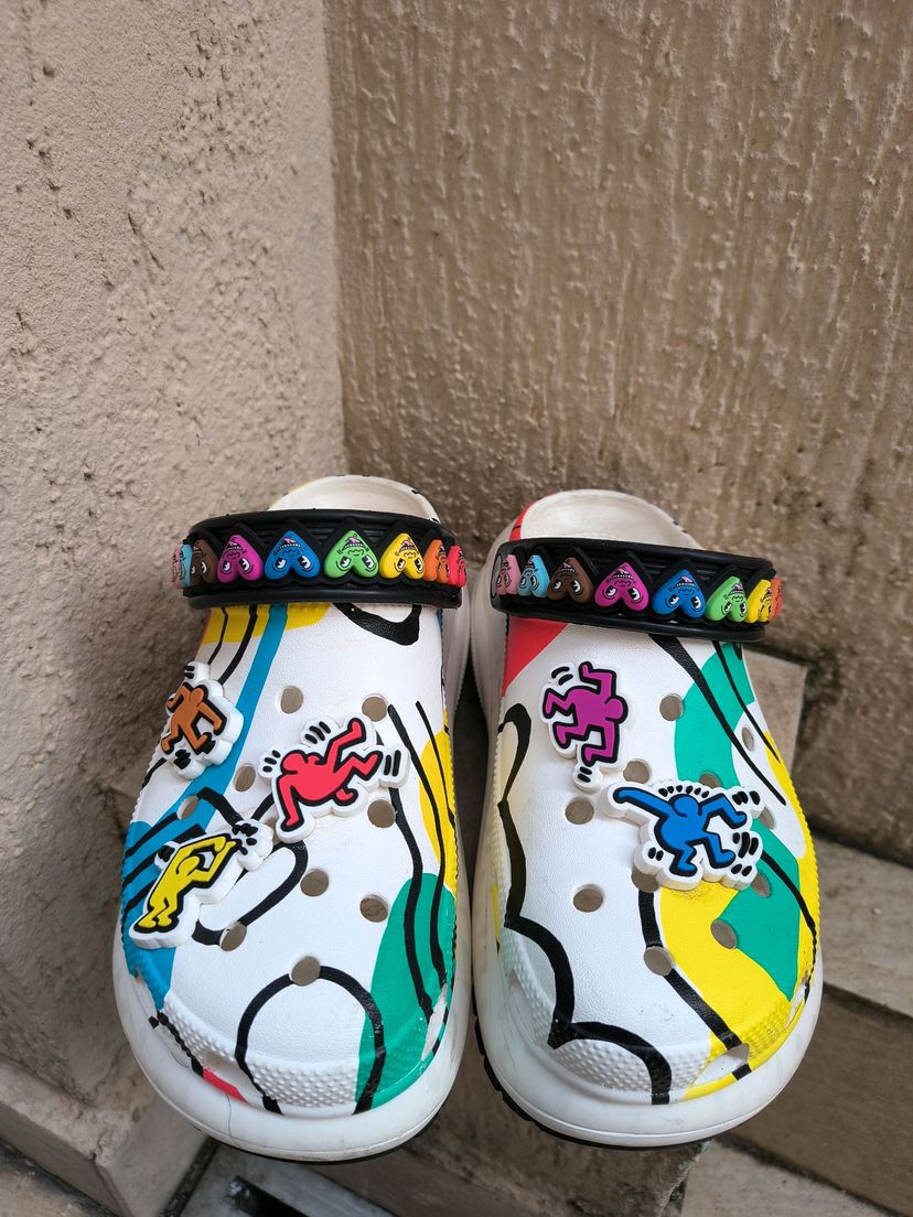 Crocs Keith Haring Collab Exclusivo | Rasteira Feminina Crocs Usado ...