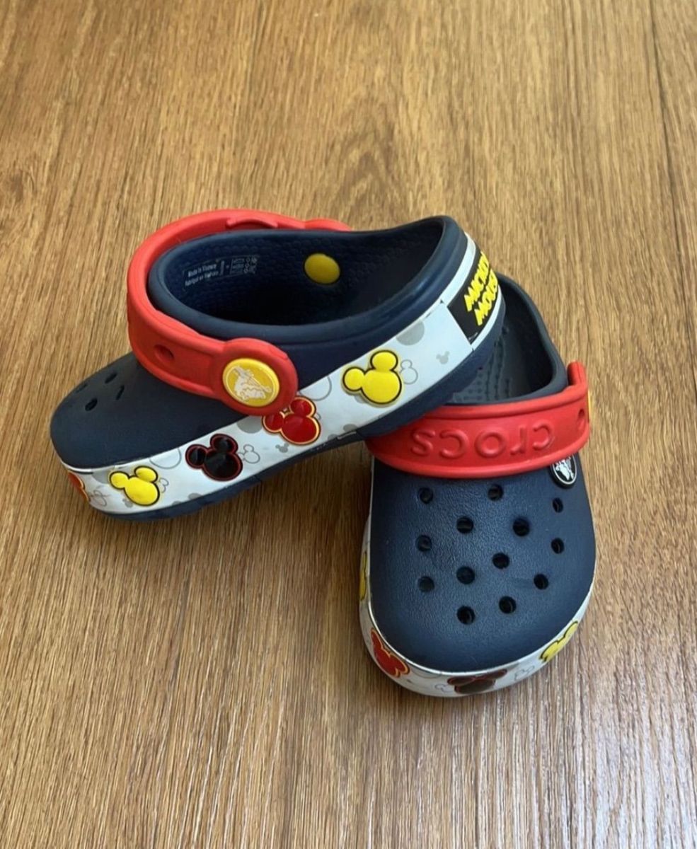 Crocs Mickey Led Calcado Infantil para Meninos Crocs Usado 77343166 enjoei