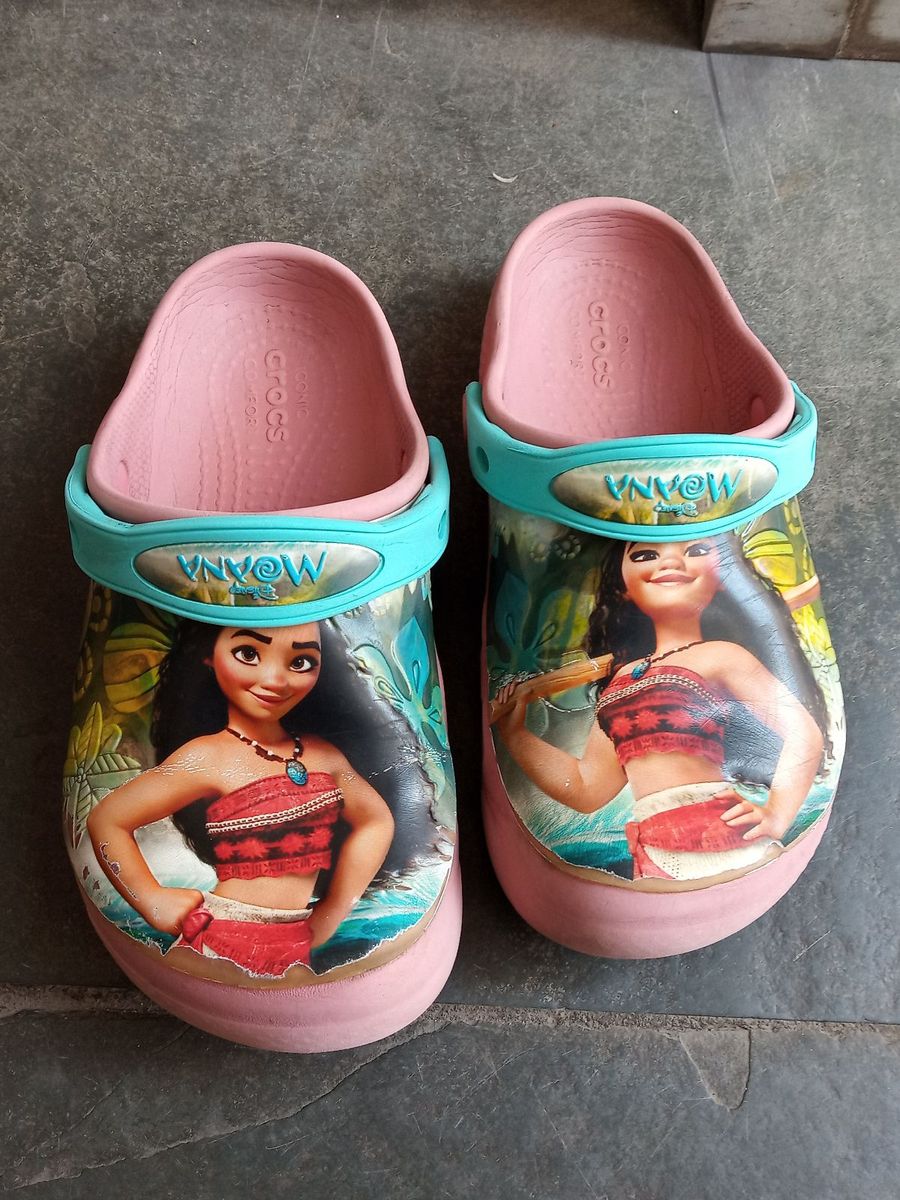 Moana crocs deals