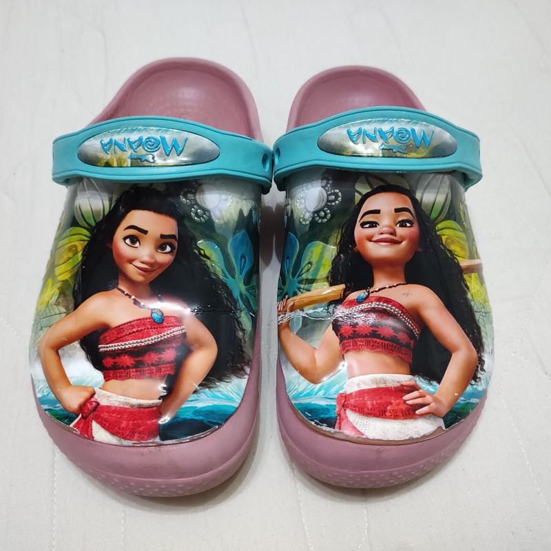 Moana crocs 2024