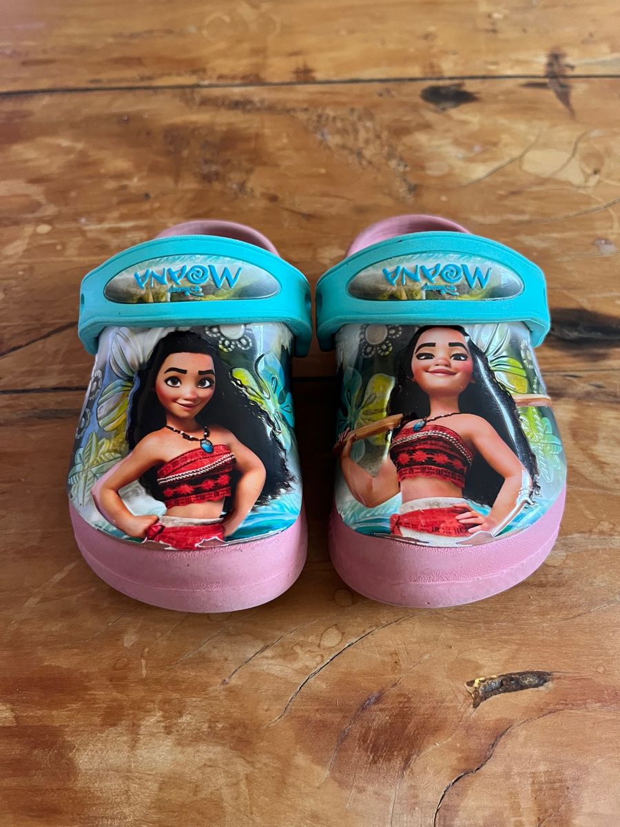 Moana crocs hotsell