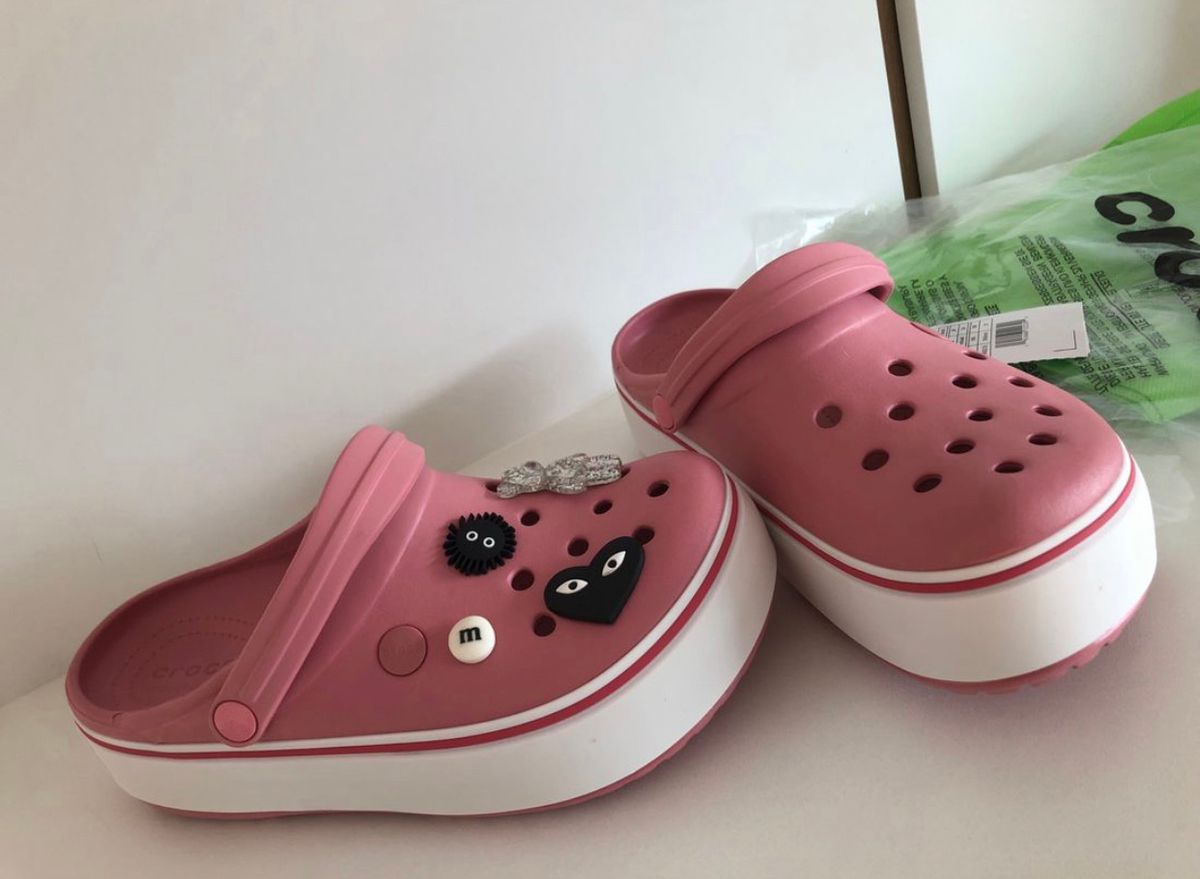 Crocs con plataforma online rosa