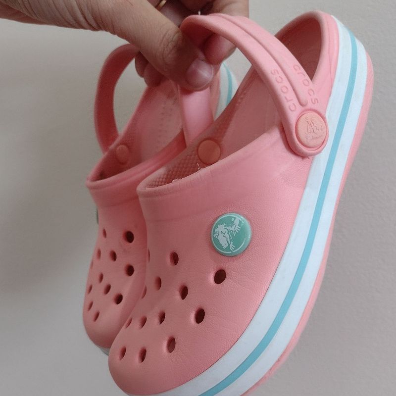 Crocs sales c 10