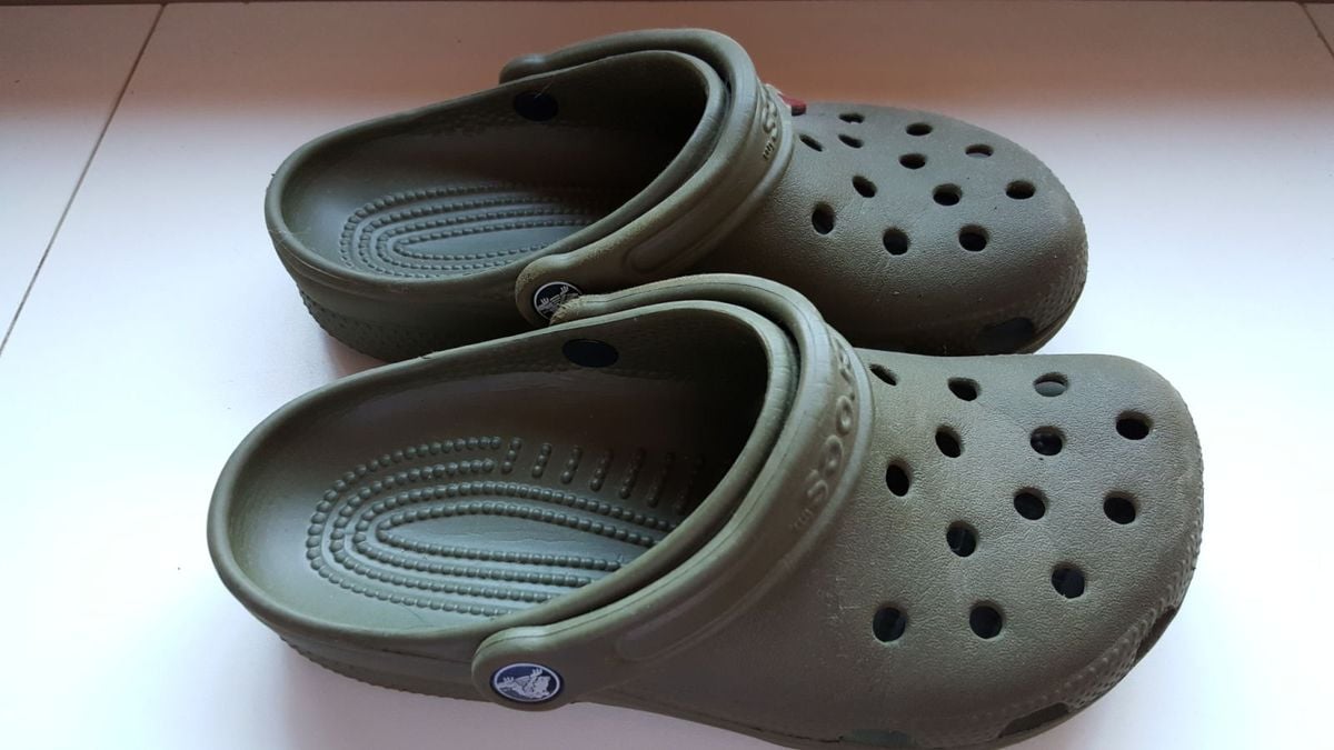 crocs verde musgo