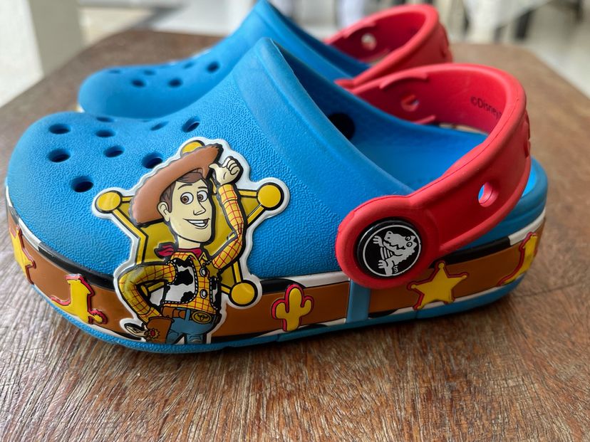 Crocs Woody | Calçado Infantil para Meninos Crocs Usado 56155008 | enjoei