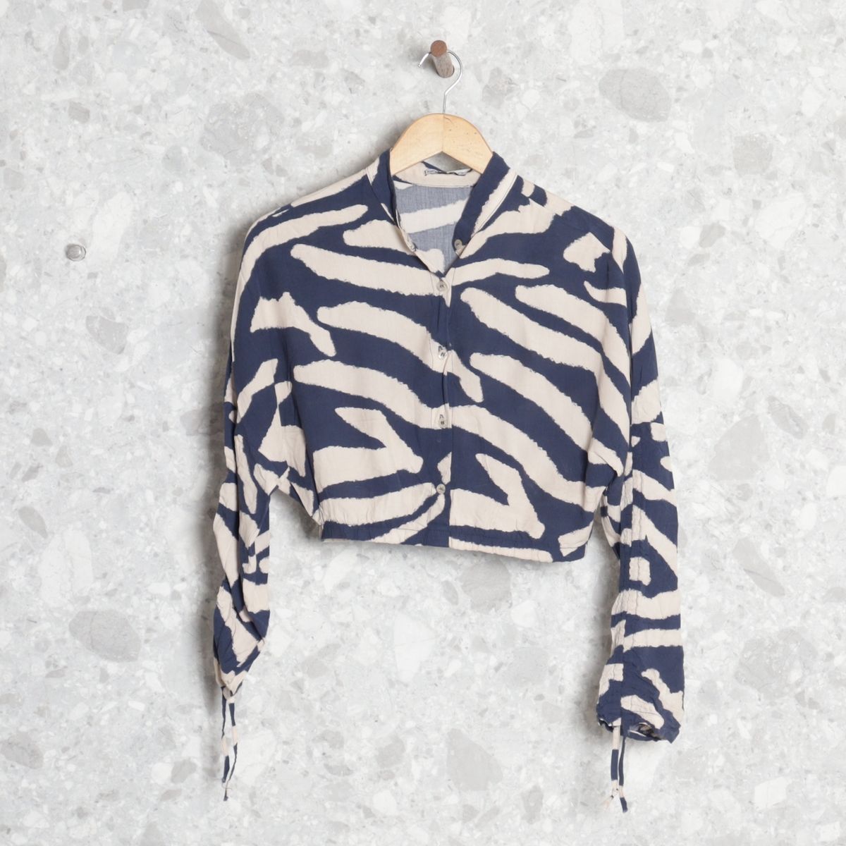 BLUSA HANDBOOK CROPPED WINTER ESTAMPADO visual data 7