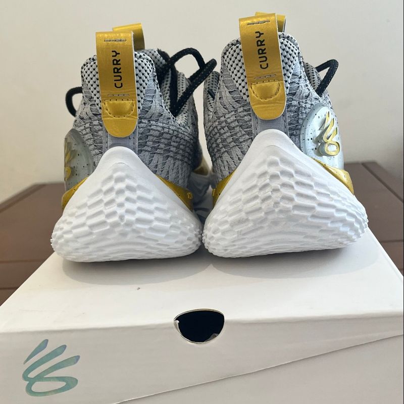 Curry 10 - Young Wolf - Novíssimo | Under Armour Usado 108995567