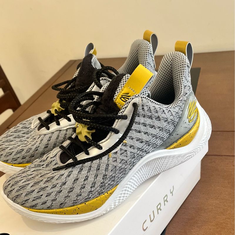 Curry 10 - Young Wolf - Novíssimo | Under Armour Usado
