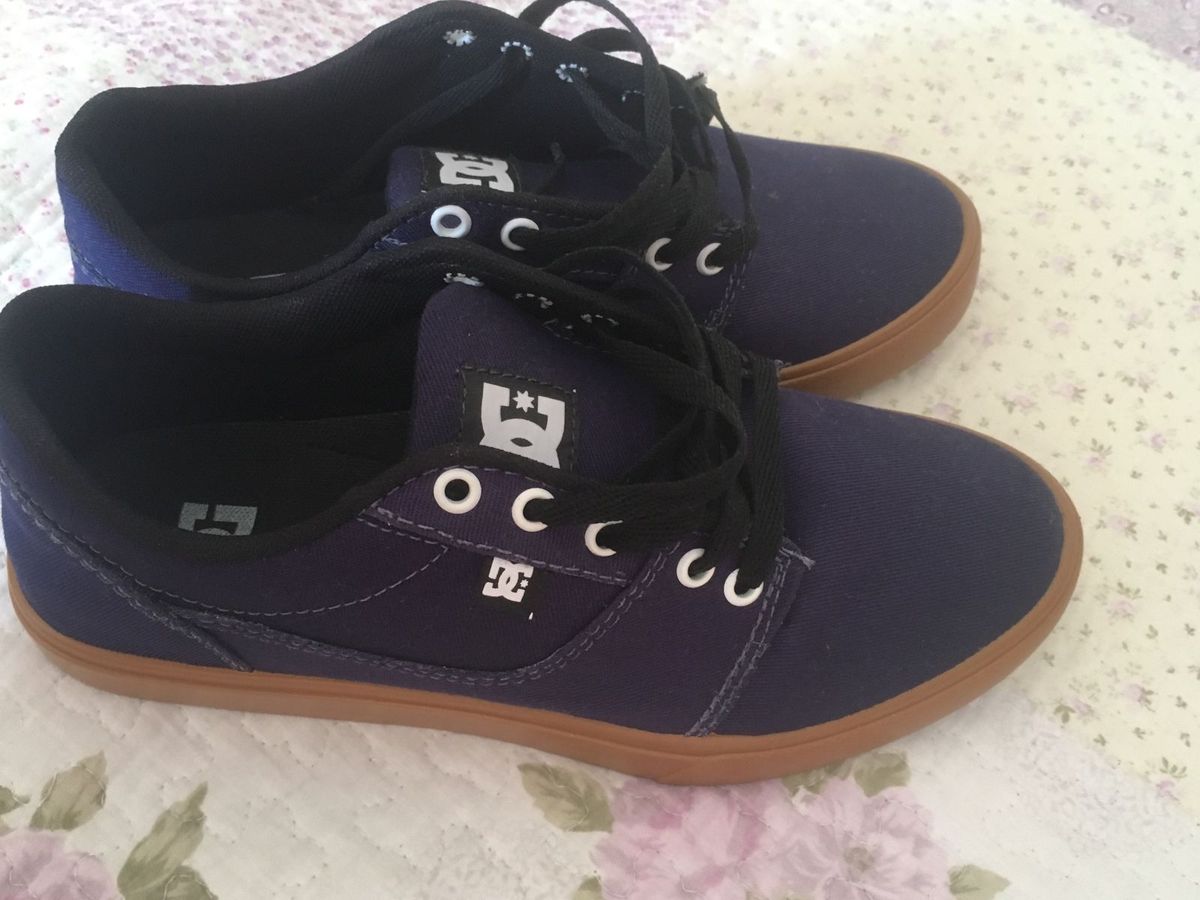 tenis dc preto sola marrom