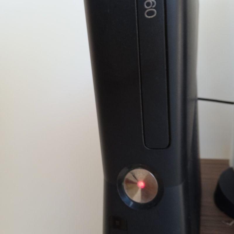 (defeito) Console Xbox 360 Luz Vermelha sem Hd sem Fonte Console de  Videogame Microsoft Usado 93837697 enjoei