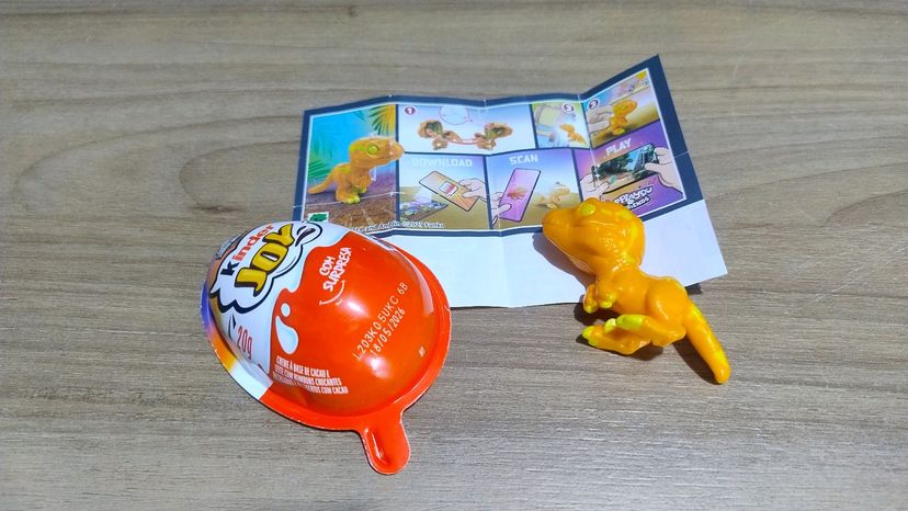 Dinossauro Velociraptor Laranja Kinder Joy, Jurassic World, Novo com ...