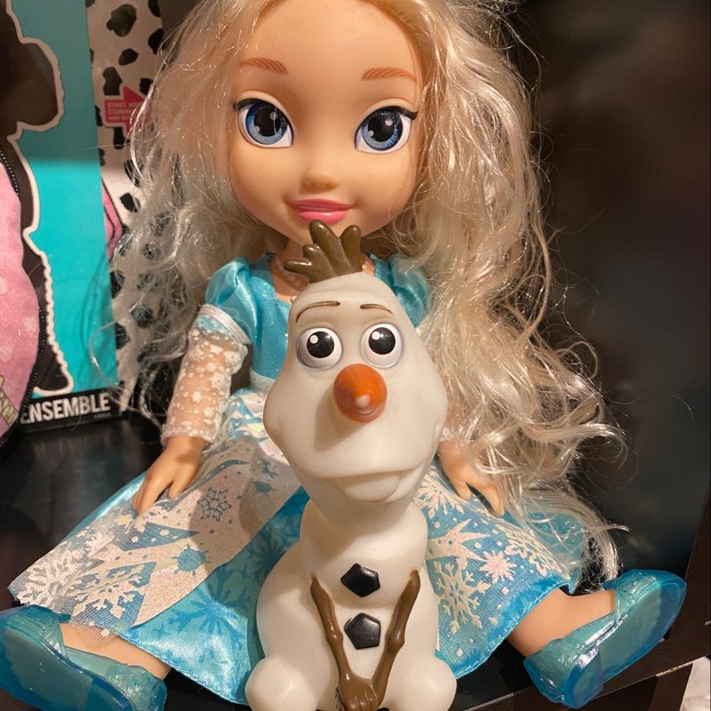 Boneca Frozen Dançarina Elsa bate-volta e canta. - Desapegos de Roupas  quase novas ou nunca usadas para bebês, crianças e mamães. 998460