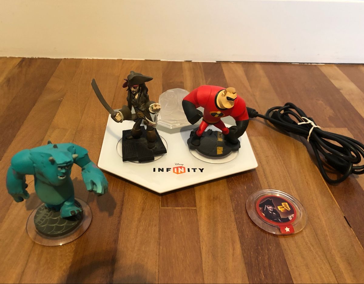 Disney Infinity Base + Bonecos para Xbox 360 Jogo de Computador