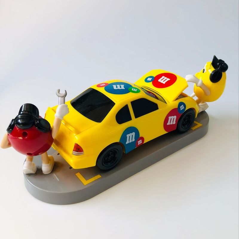 M&M's クラシックカー フィギュア JadaTOYS 1/24 M&M'S 1956 CADILLAC ELDORADO w/BLUE FIGURE